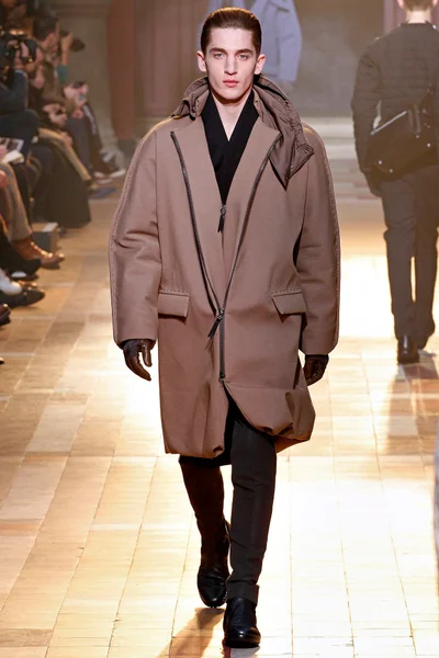 Look 27